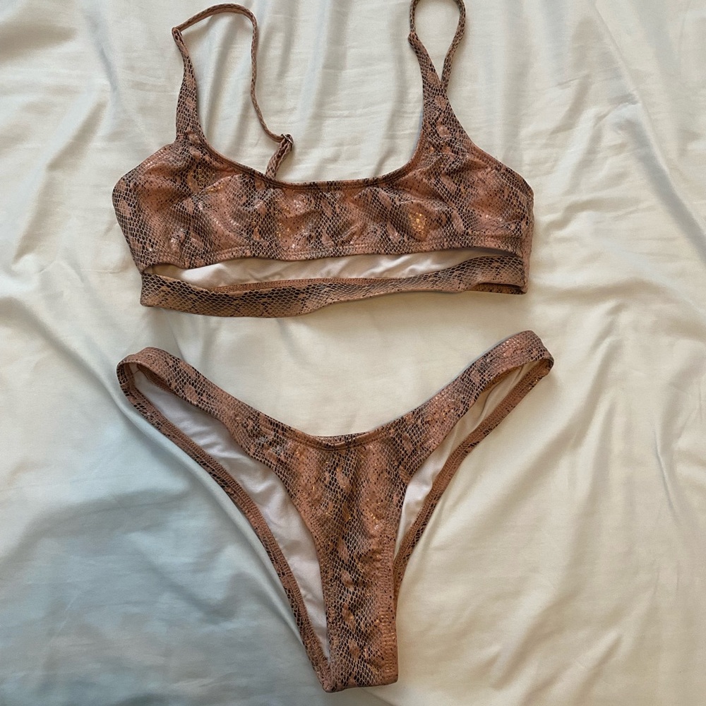 NWOT fashion nova snake print bathing suit